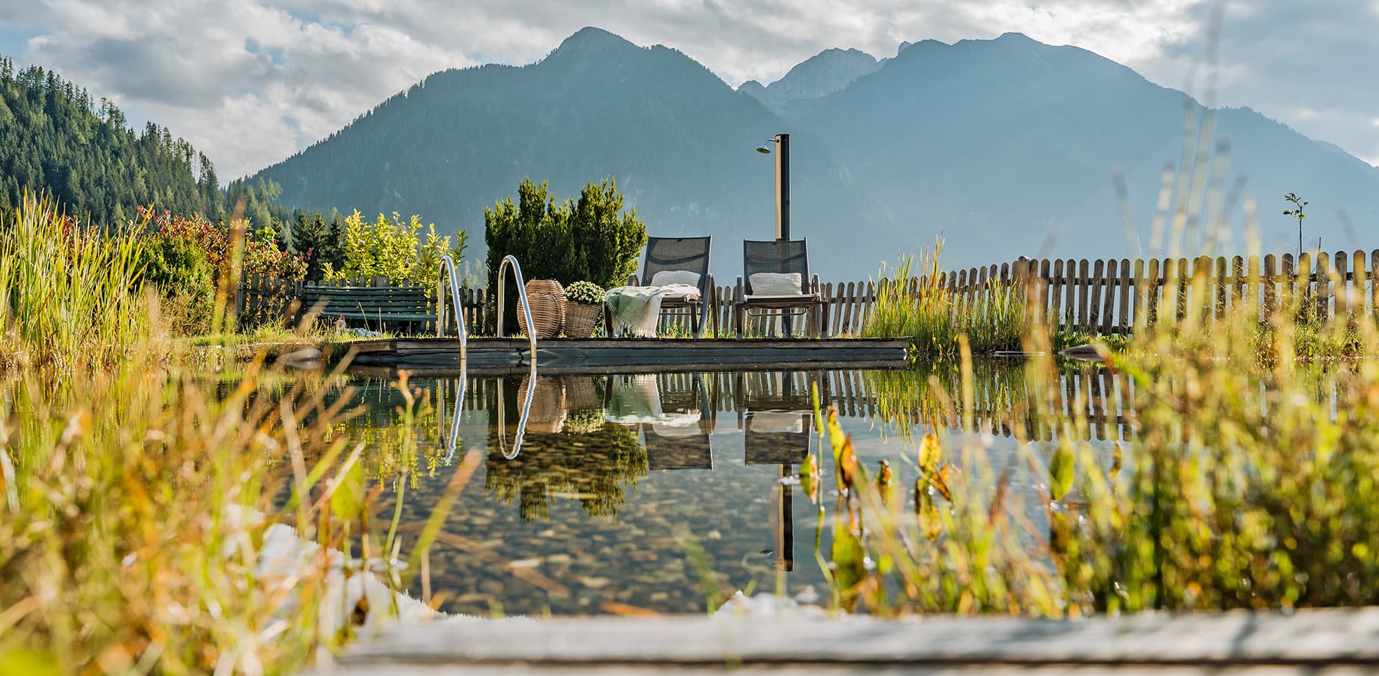 Naturbadeteich mit Panorama-Liegewiese