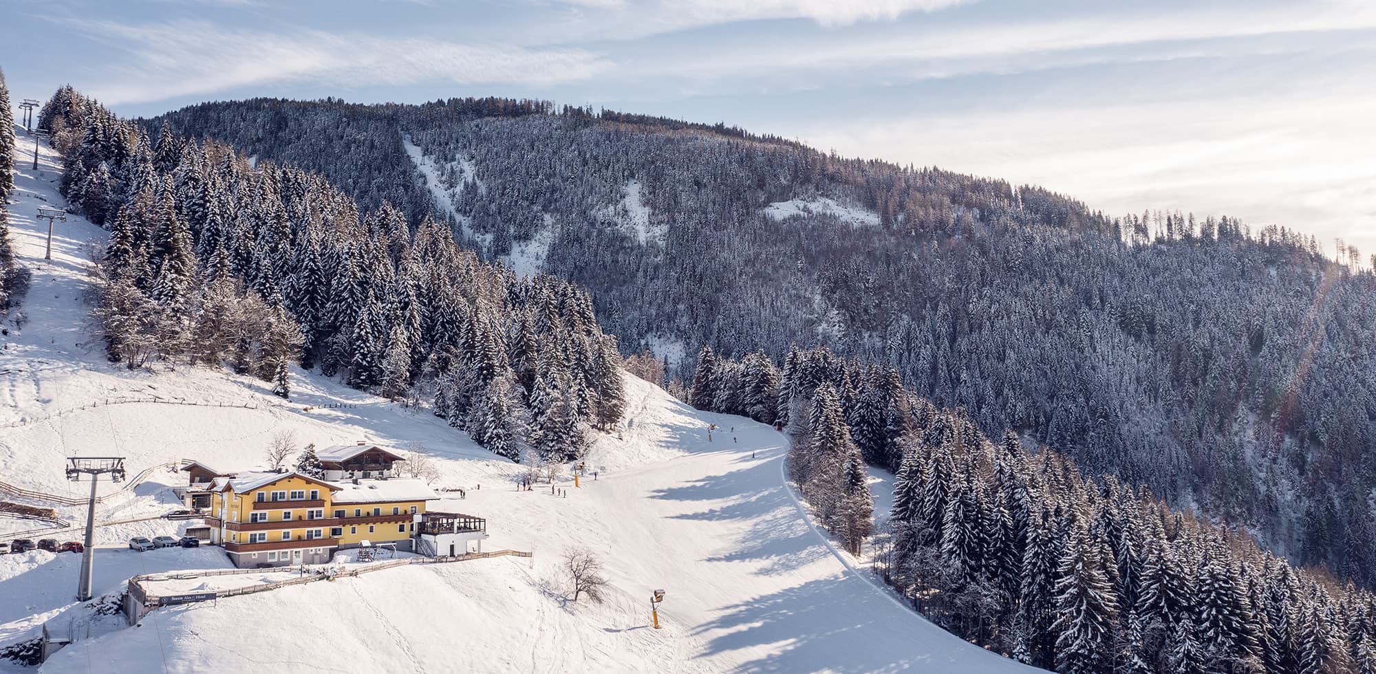 Skiurlaub im Snow Space Salzburg mitten in Ski amadé im Hotel Stern direkt an der Piste im Alpendorf