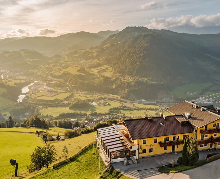 Hotel Stern mit traumhafter Panoramalage im Alpendorf