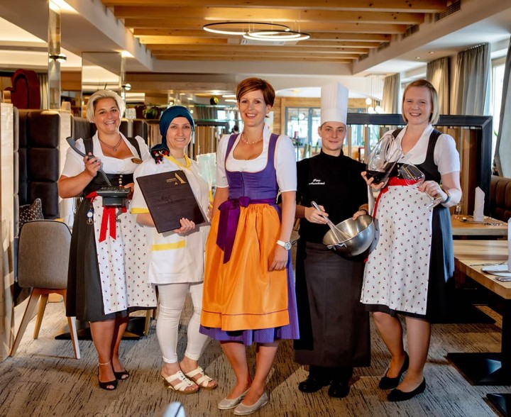 Chefin Sylvia Unterkofler und Mitarbeiter