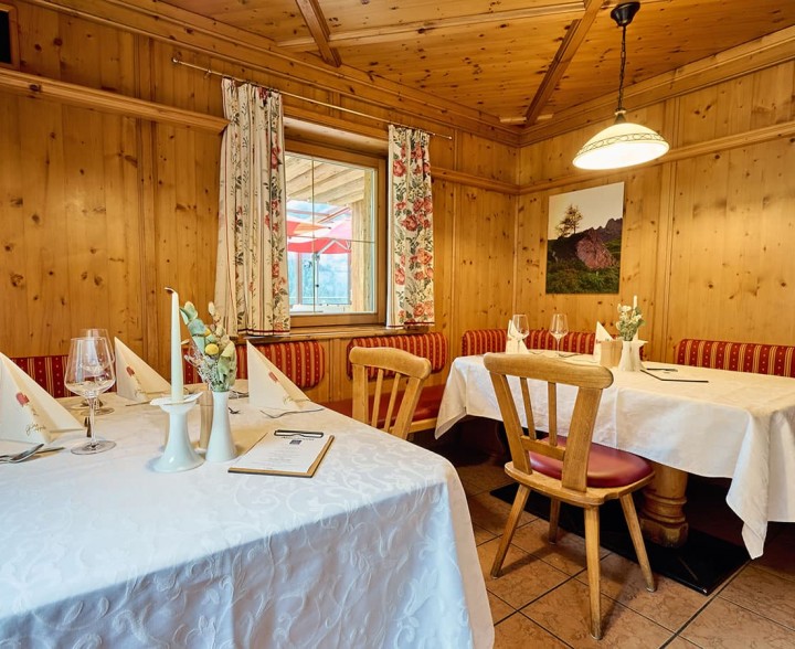 Gemütliche Stube im Restaurant SternAlm im Hotel Stern